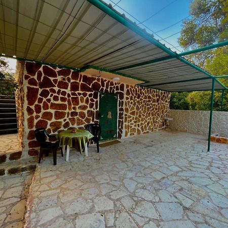 Oak Farm مزرعة الملّول Guest House ‘Ajlūn Exterior foto